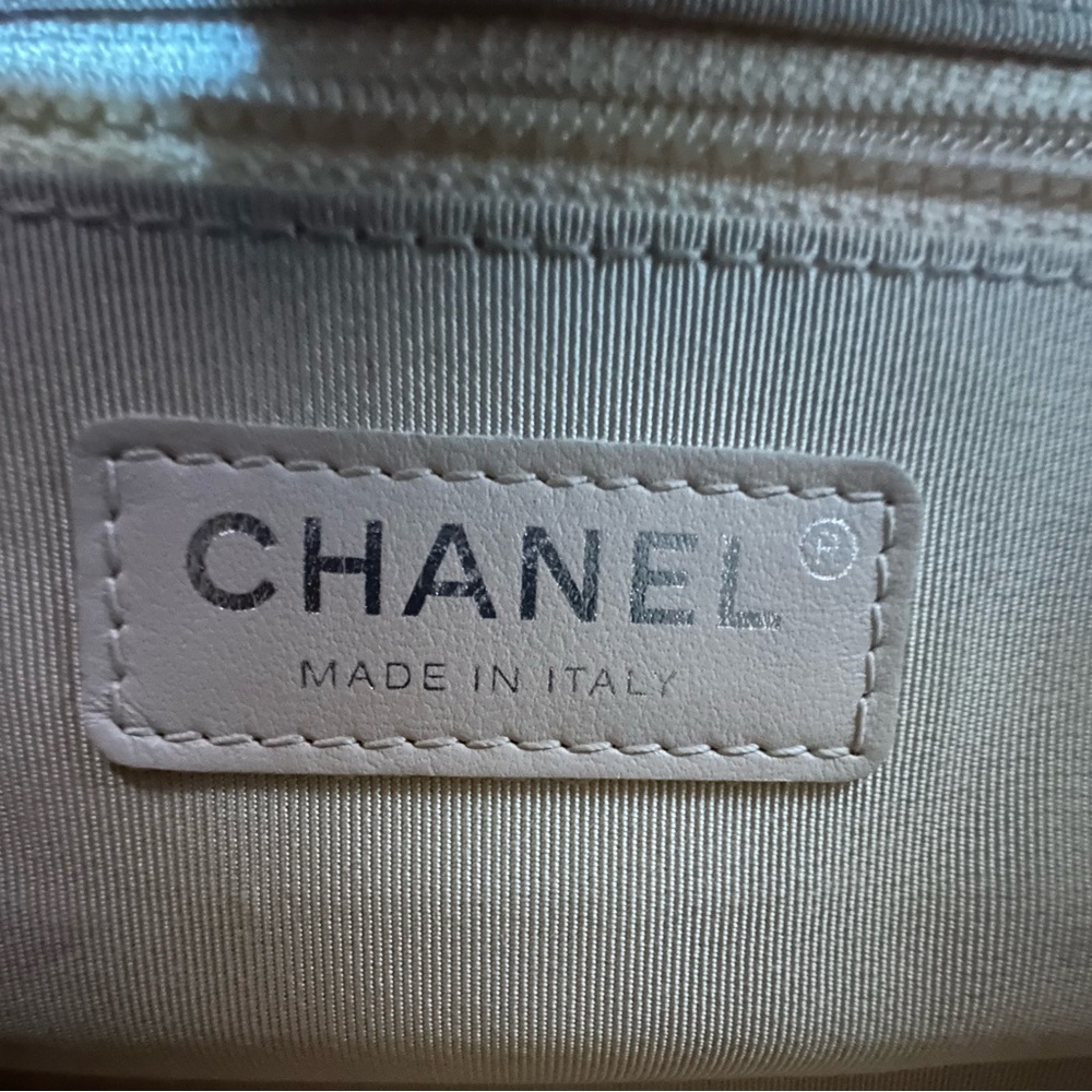 Channel small Rattan Gabrielle Hobo 2020 collection - Picture 7 of 15